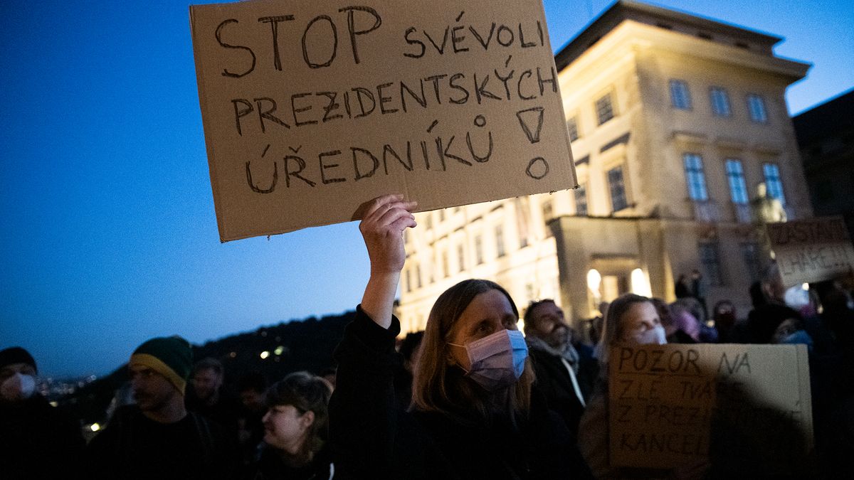 Obrazem: „Táhněte do Moskvy.“ Lidé protestovali proti Ovčáčkovi a Mynářovi